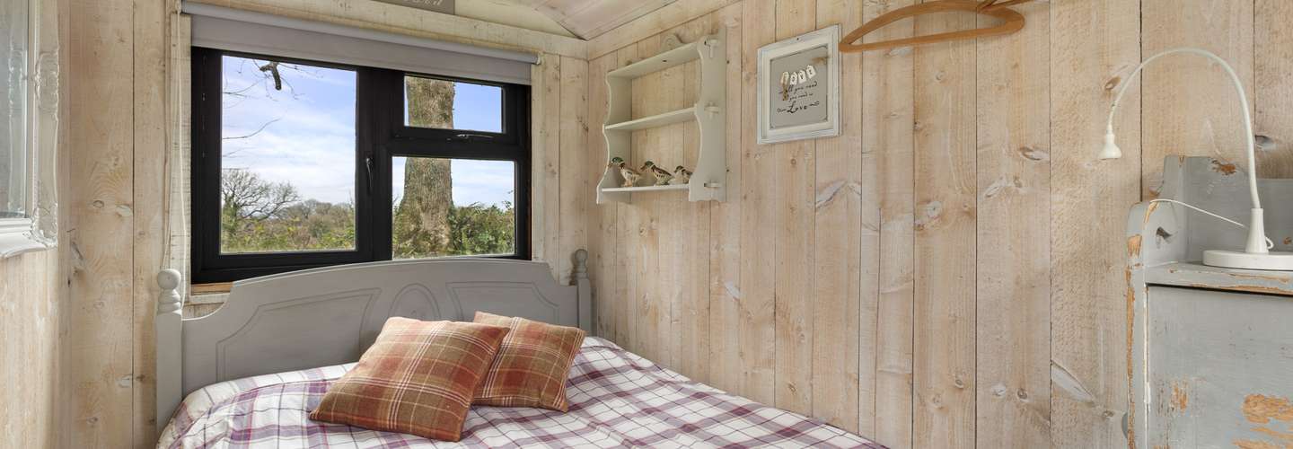 Foxes Walk - Rural Views, Rustic Charm