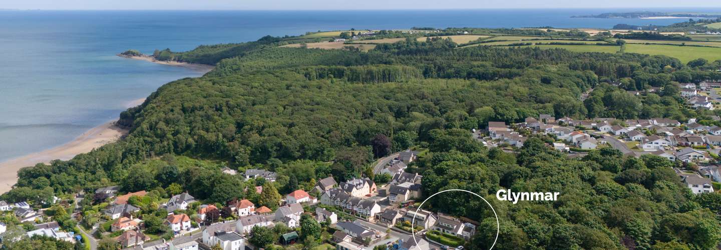 Glynmar - Sea glimpses, hot tub, pool table, parking