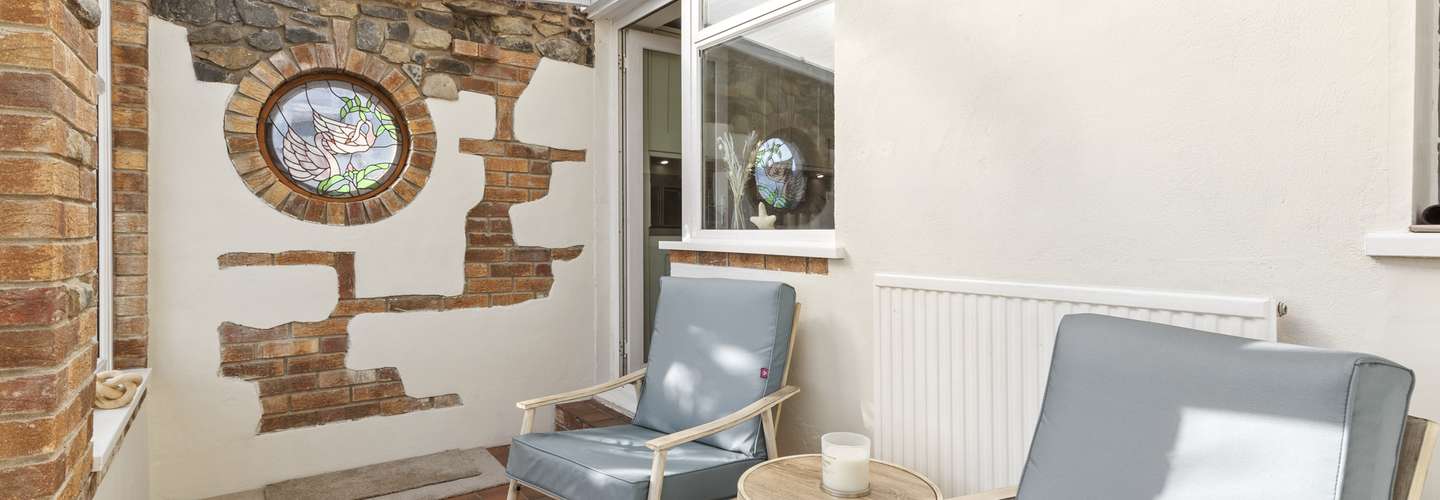 Gorse Cottage - Sea Views, Village Centre