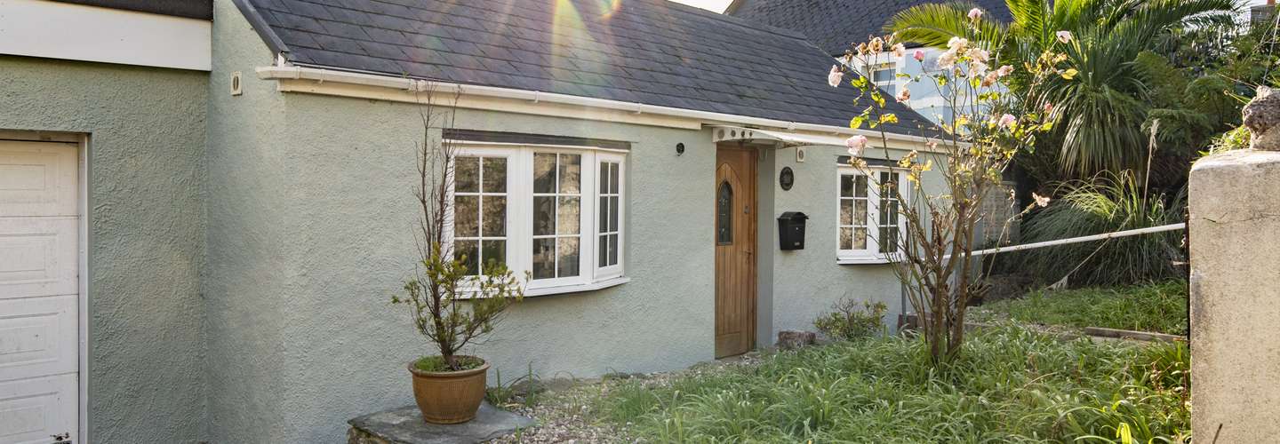 Gorse Cottage - Sea Views, Village Centre