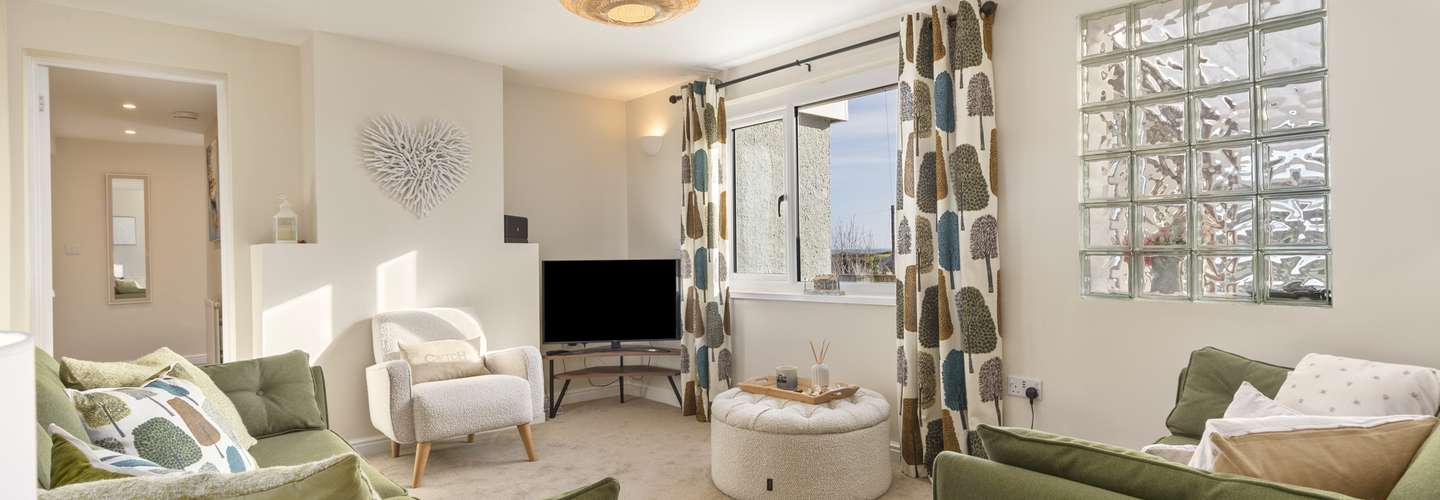 Gorse Cottage - Sea Views, Village Centre
