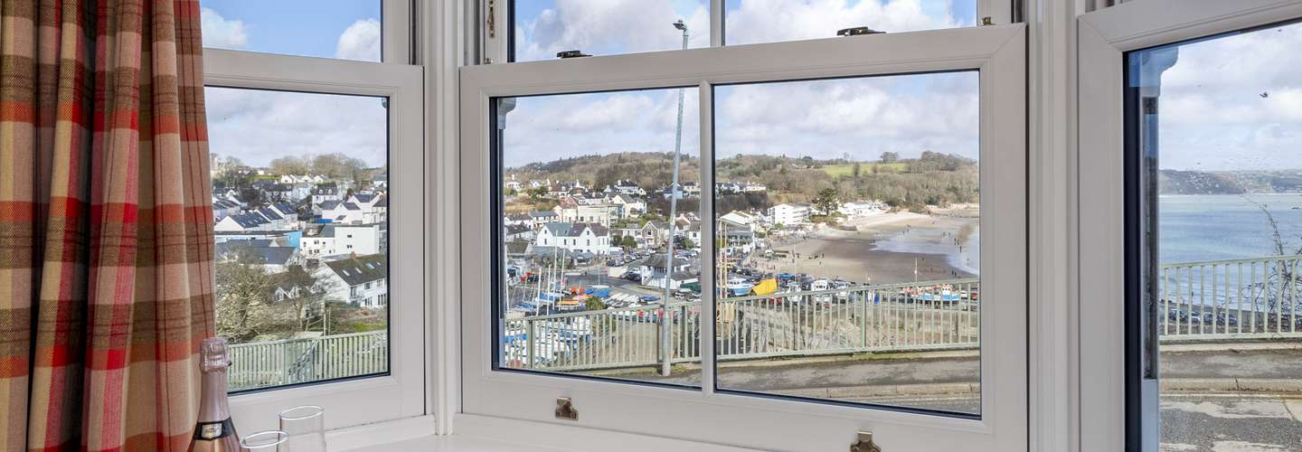 Hill Cottage - Saundersfoot, Sea Views, with Parking