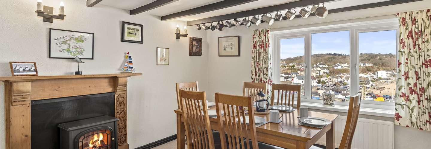 Hill Cottage - Saundersfoot, Sea Views, with Parking