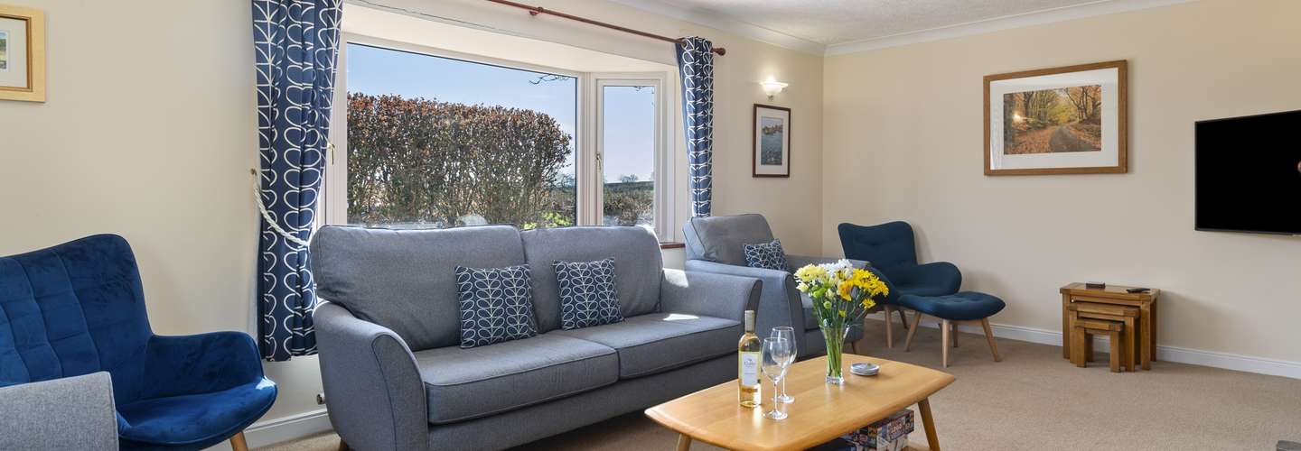 Honeyfield Lodge - Rural Views, Close to beaches