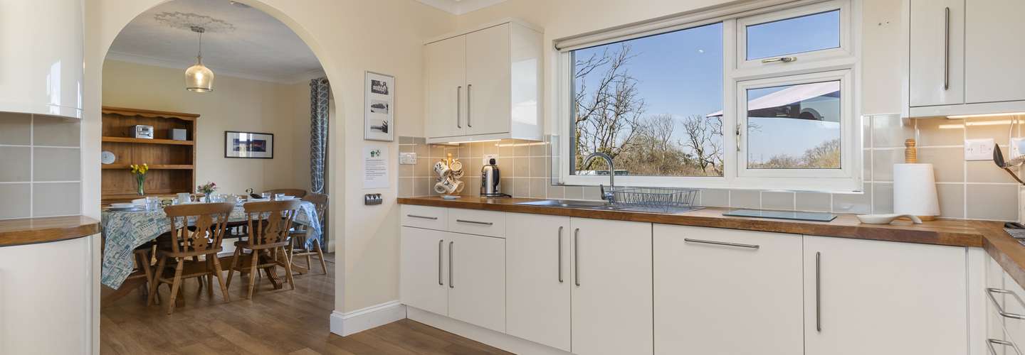 Honeyfield Lodge - Rural Views, Close to beaches
