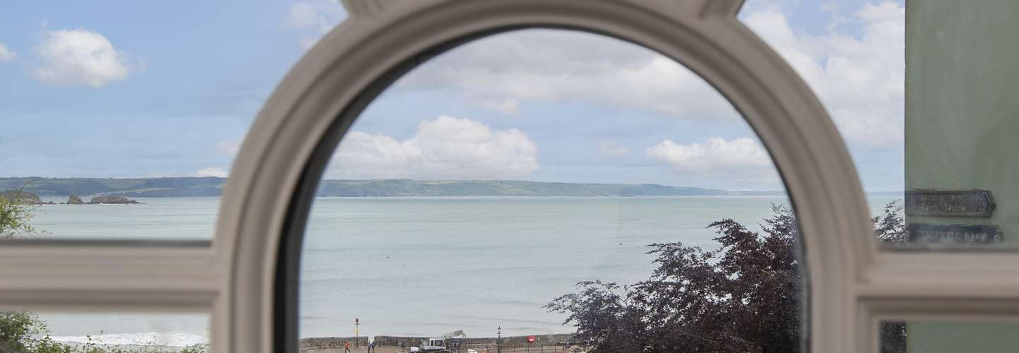 Tenby Harbour View - Heart of Tenby, Sea Views