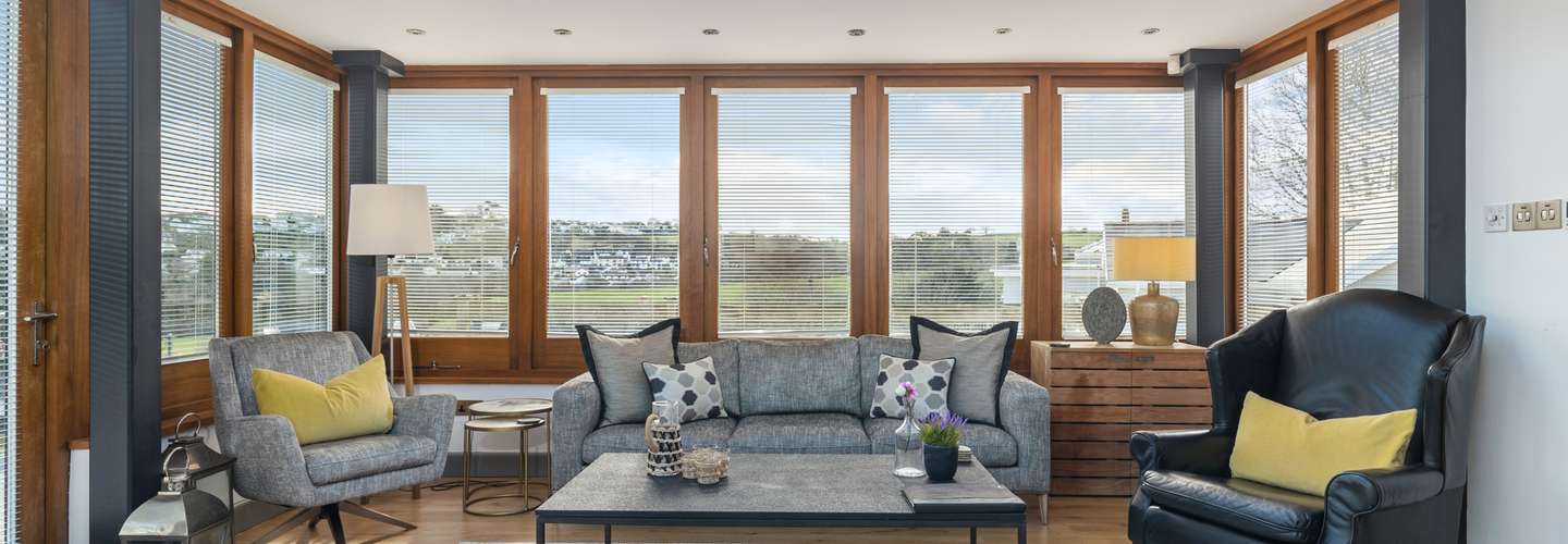 Oaktree Lodge - hot tub, sea views, luxury cottage, Log Burner