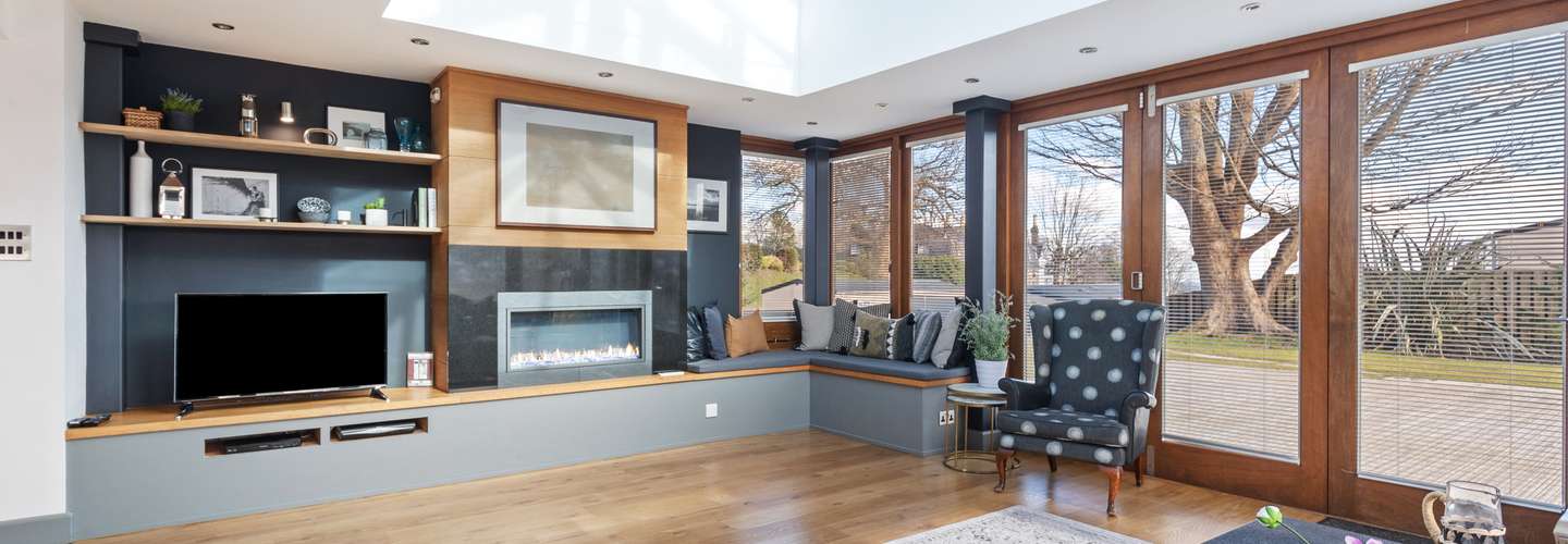 Oaktree Lodge - hot tub, sea views, luxury cottage, Log Burner