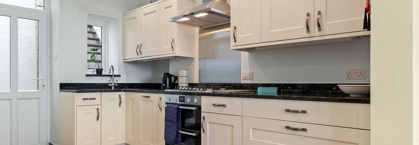 Penalun House - Beautiful Sea Views - Short walk to beach