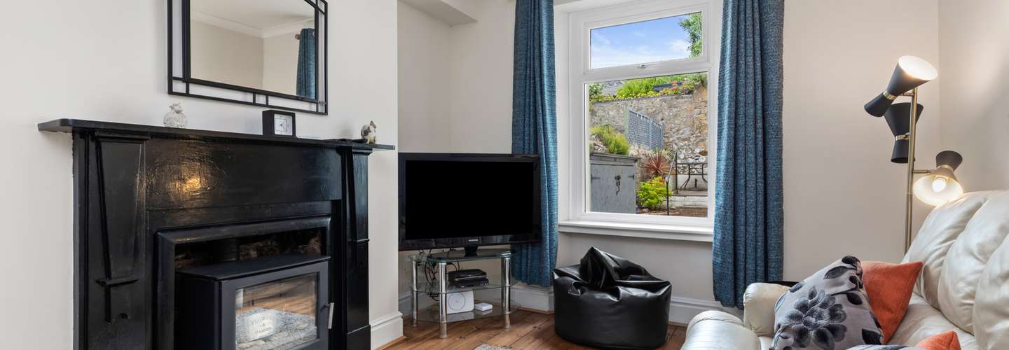 Penlan - Close to Town and Beaches - Tenby, close to town and beaches