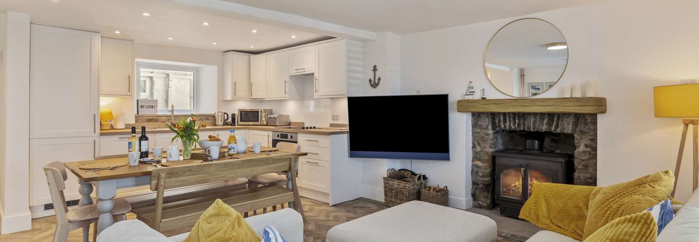 Rose Cottage - Sea Views, Hot Tub, Log Burner