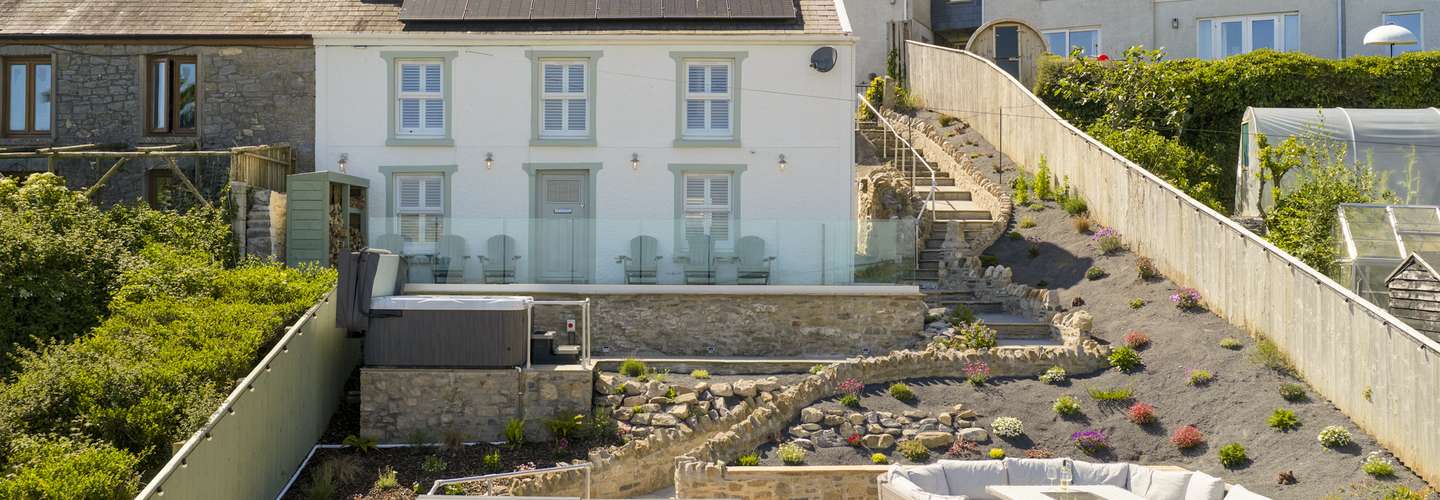 Rose Cottage - Sea Views, Hot Tub, Log Burner