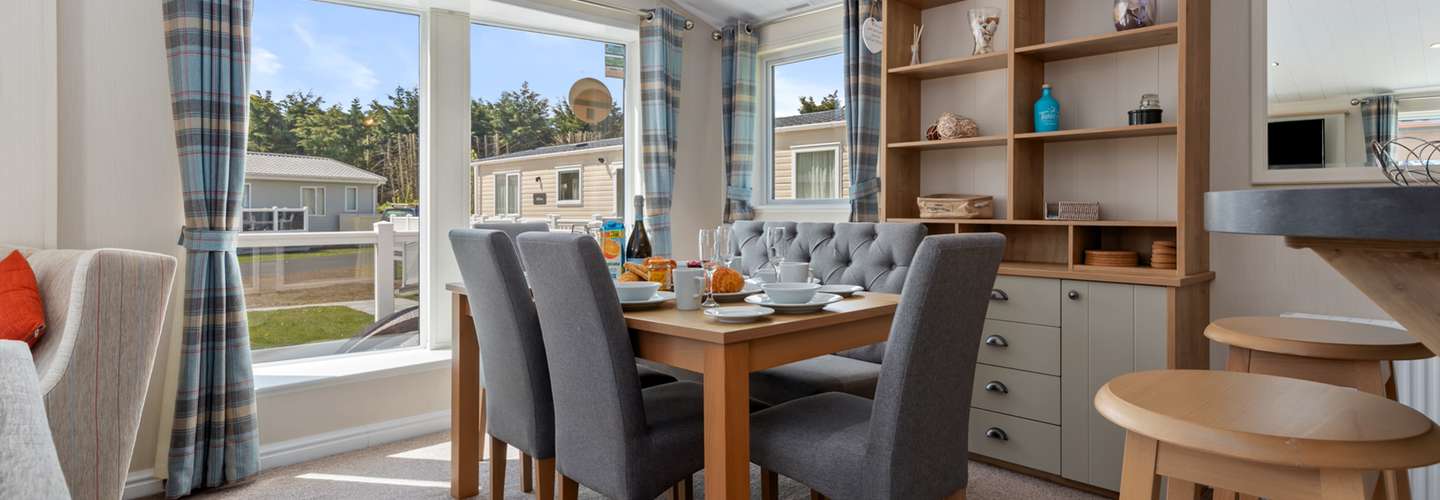 St Mary's View - Luxury Lodge, Short Walk to Beach, Parking