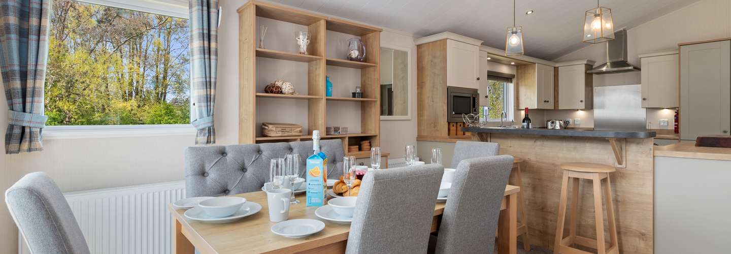 St Mary's View - Luxury Lodge, Short Walk to Beach, Parking