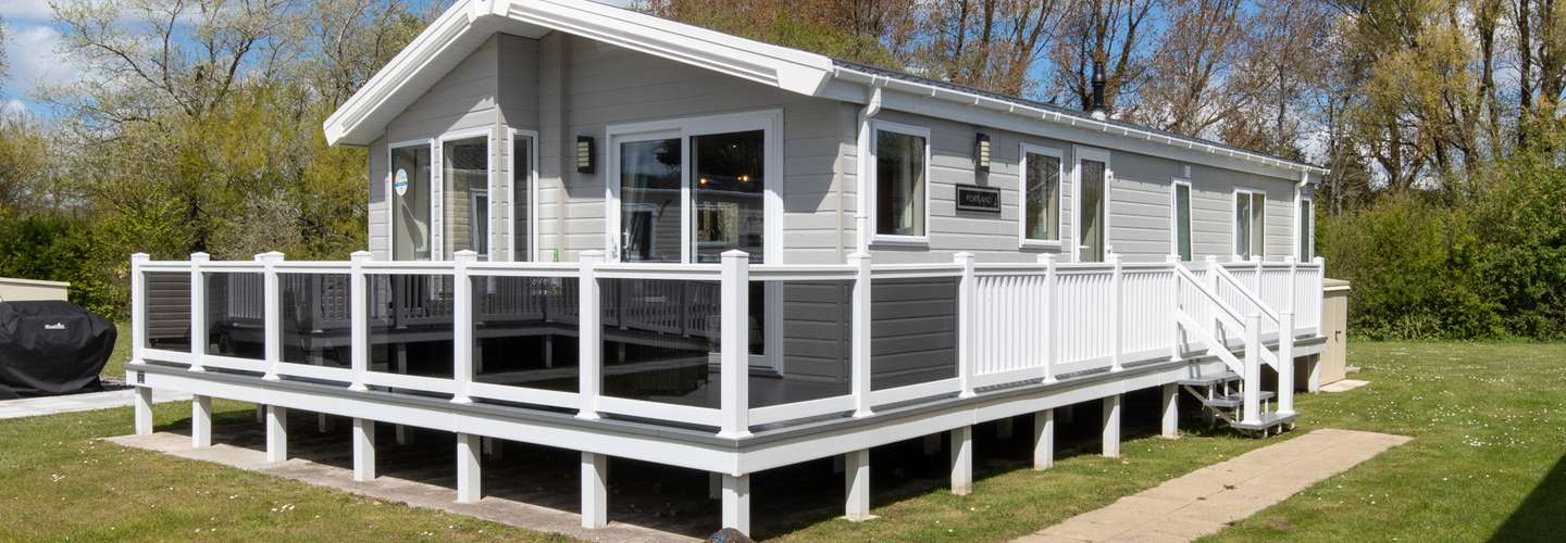 St Mary's View - Luxury Lodge, Short Walk to Beach, Parking