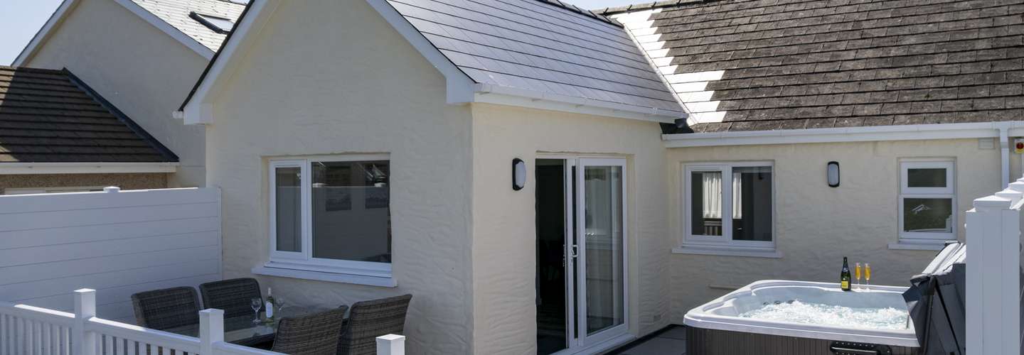 Bramble Cottage - Peaceful, Dog Friendly Cottage