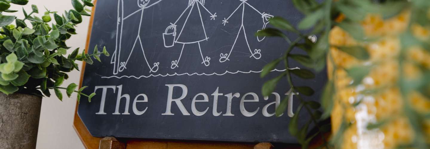 The Retreat - Short walk from beach, parking