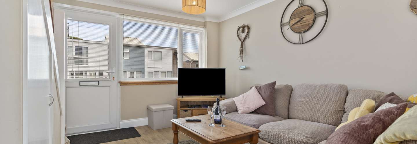 The Retreat - Short walk from beach, parking