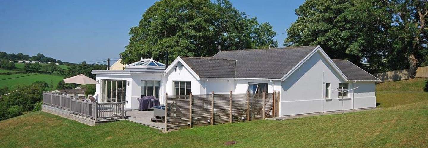 Amber Cottage - Hot Tub, Sea Views and Log Burner - Amber