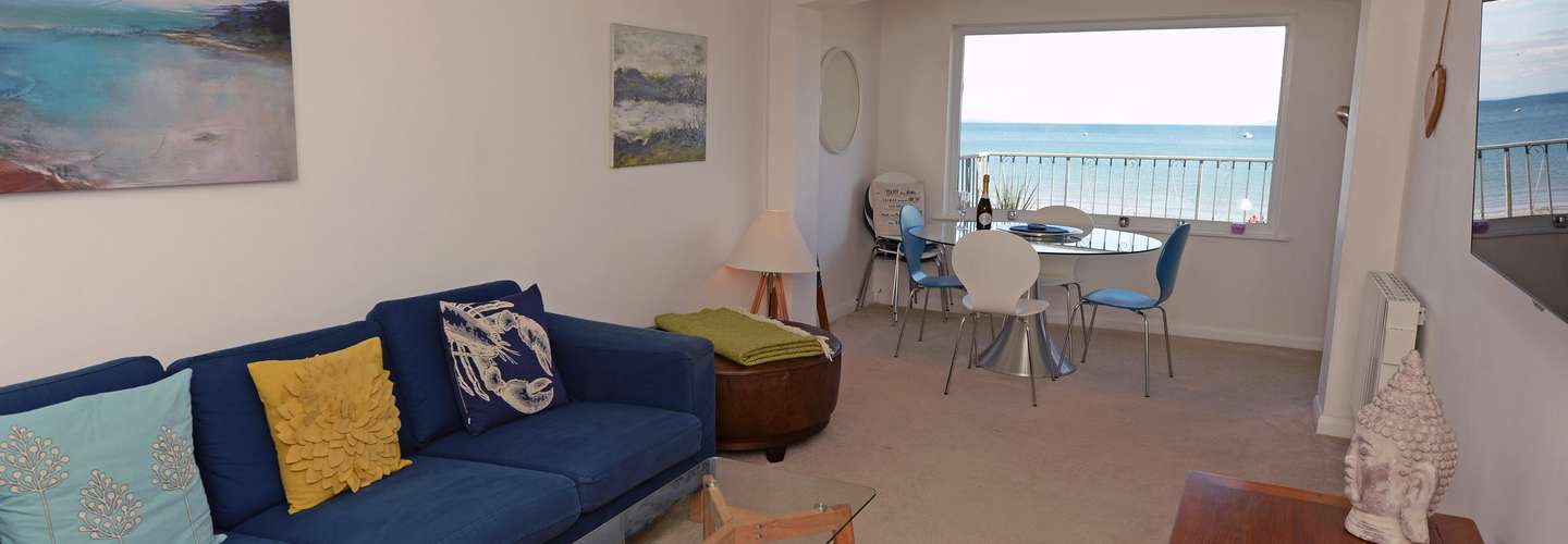 Gone to the Beach - Sea Views, Direct Beach Access - lounge