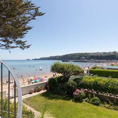 Swn Y Tonnau - Sea Front Apartment, Spectacular Sea Views, Parking, Direct Beach Access