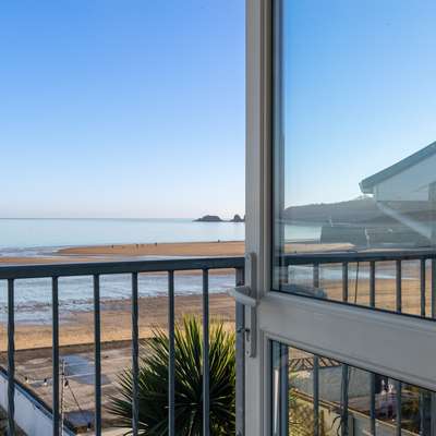 Sea View Apartment - Sea Front Apartment with Views