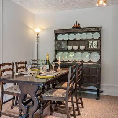 The Hollies - Short Walk to Beach, Peaceful Location, Parking