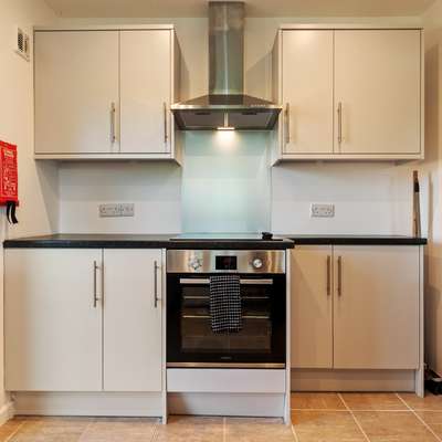 Ty Gwyn - Cottage with Hot Tub, Parking, Dog Friendly