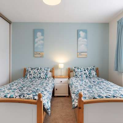 Oaklands - Lovely Cottage, Walk to Beach