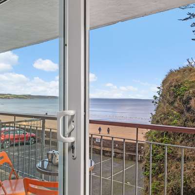 Swn Y Tonnau - Sea Views, Parking, Beach Access - Sea Front Apartment, Spectacular Sea Views, Parking, Direct Beach Access