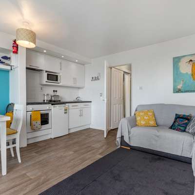 Swn Y Tonnau - Sea Front Apartment, Spectacular Sea Views, Parking, Direct Beach Access
