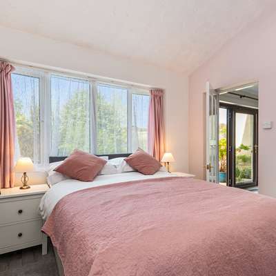 The Hollies - Short Walk to Beach, Peaceful Location, Parking