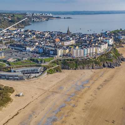 Arcadia House - Lovely Apartment, Close to Beaches, Harbour and Town Centre