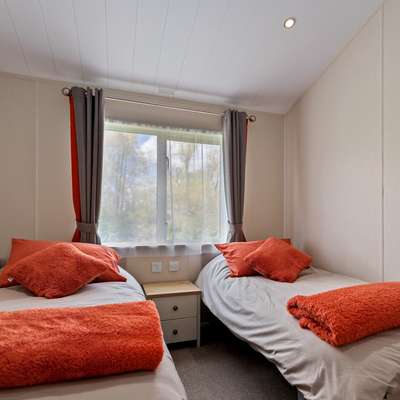 St Mary's View - Luxury Lodge, Short Walk to Beach, Parking