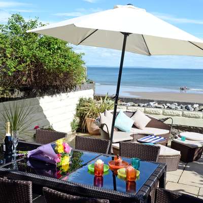 Gone to the Beach - Sea Views, Direct Beach Access