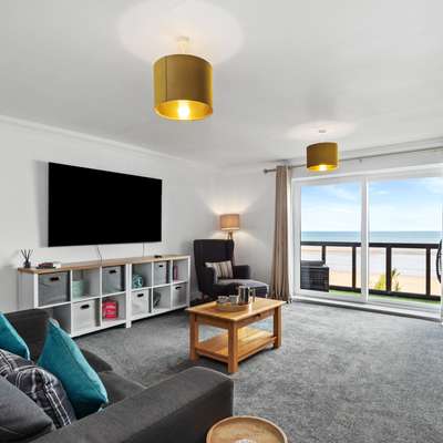Penrose - Beach House with Direct Beach Access