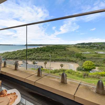 Apartment 10 Waterstone House - Luxury Apartment with Sea Views