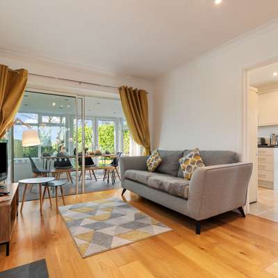 Ty Gwyn - Cottage with Hot Tub, Parking, Dog Friendly