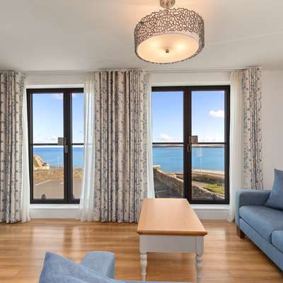 Apartment 8 Waterstone House - Luxury Apartment, Sea Views, Pet Friendly