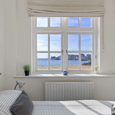 1 Sunny Cove - Direct Beach Access, Sea Views