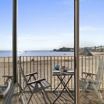 1 Sunny Cove - Direct Beach Access, Sea Views