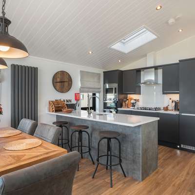 Hiraeth - Luxury Lodge, Hot Tub, Close to Beach - Luxury Lodge with Hot Tub