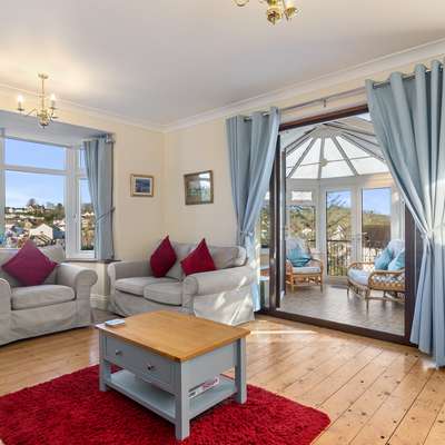 Four Oaks - Sea and Harbour Views - Sea Views, Parking, Enclosed Garden, Dog Friendly