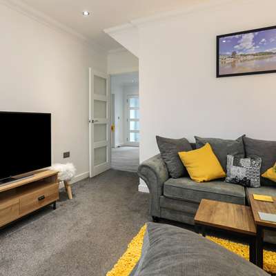 Ocean Waves Apartment - Ground Floor Apartment, Pet Friendly, Enclosed Garden