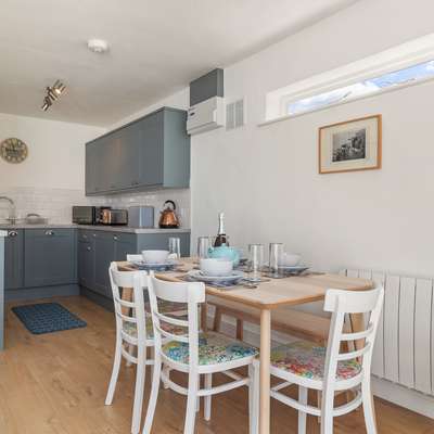 Calon Y Mor - Modern Apartment, Close to Beach