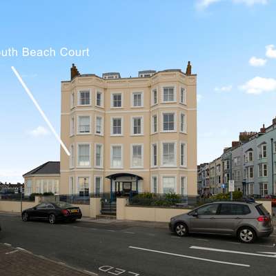7 South Beach Court - Sea Front Apartment with Spectacular Sea Views
