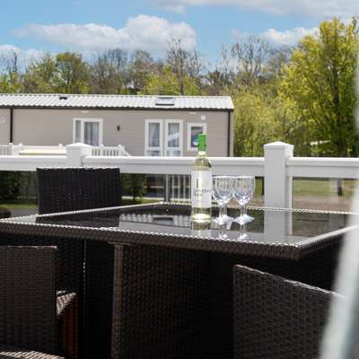 St Mary's View - Luxury Lodge, Short Walk to Beach, Parking
