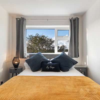 Ty Gwyn - Cottage with Hot Tub, Parking, Dog Friendly