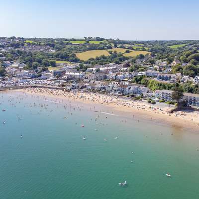 Swn Y Tonnau - Sea Front Apartment, Spectacular Sea Views, Parking, Direct Beach Access