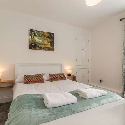 Falcon House - Charming Cottage, Central Location